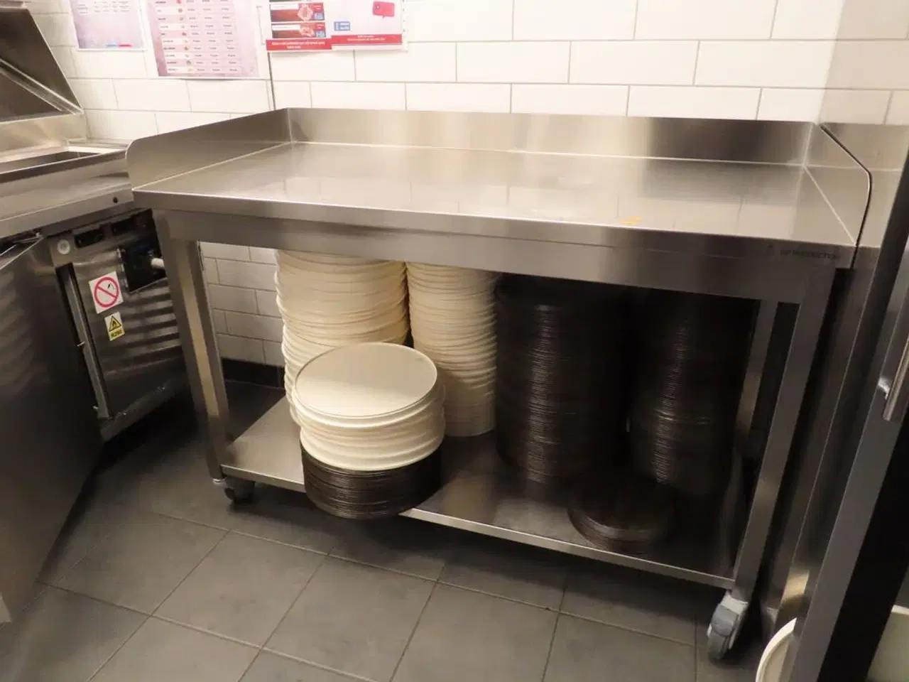 Billede 2 - Stålbord på hjul