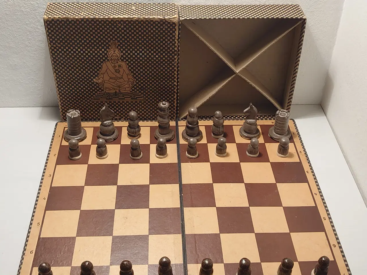 Billede 1 - Gammelt skakspil mrk. Rajah-Skak 83L. (43 x 44)