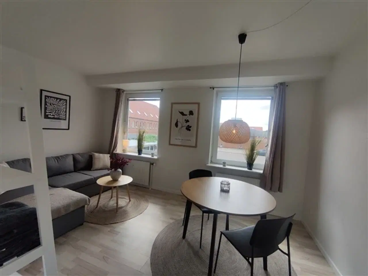 Billede 1 - Furnished, renovated apartment close to everything, Viborg