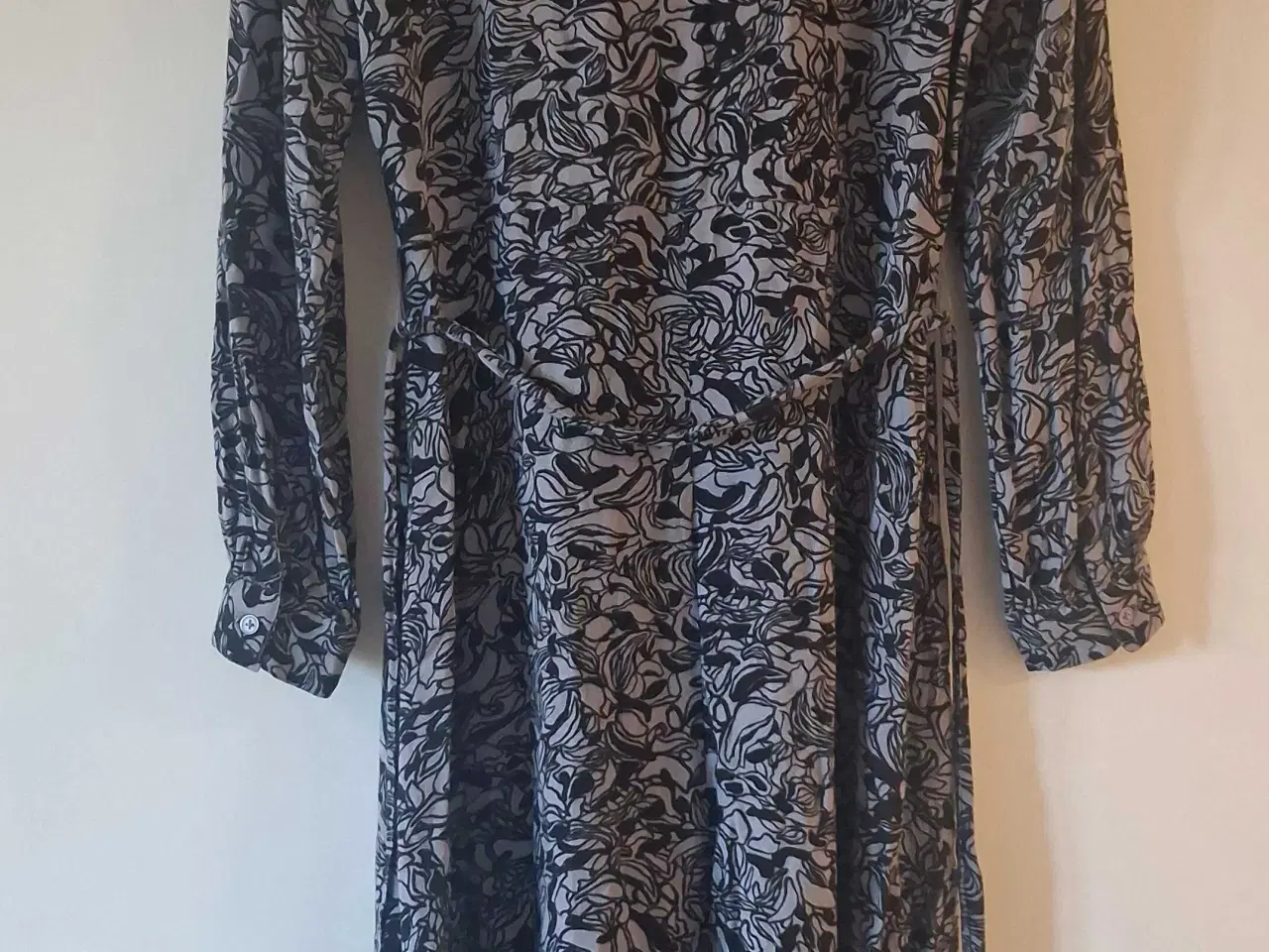 Billede 3 - 164/S Kjole fra Kaffe "ny"