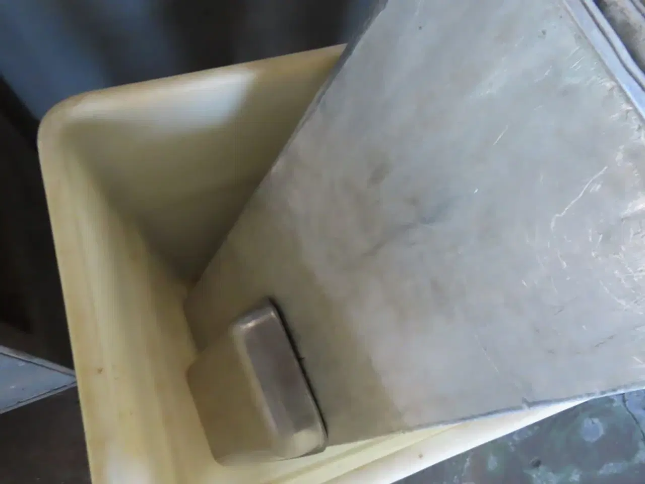 Billede 2 - Plastkar inkl. Aluminiumshylder