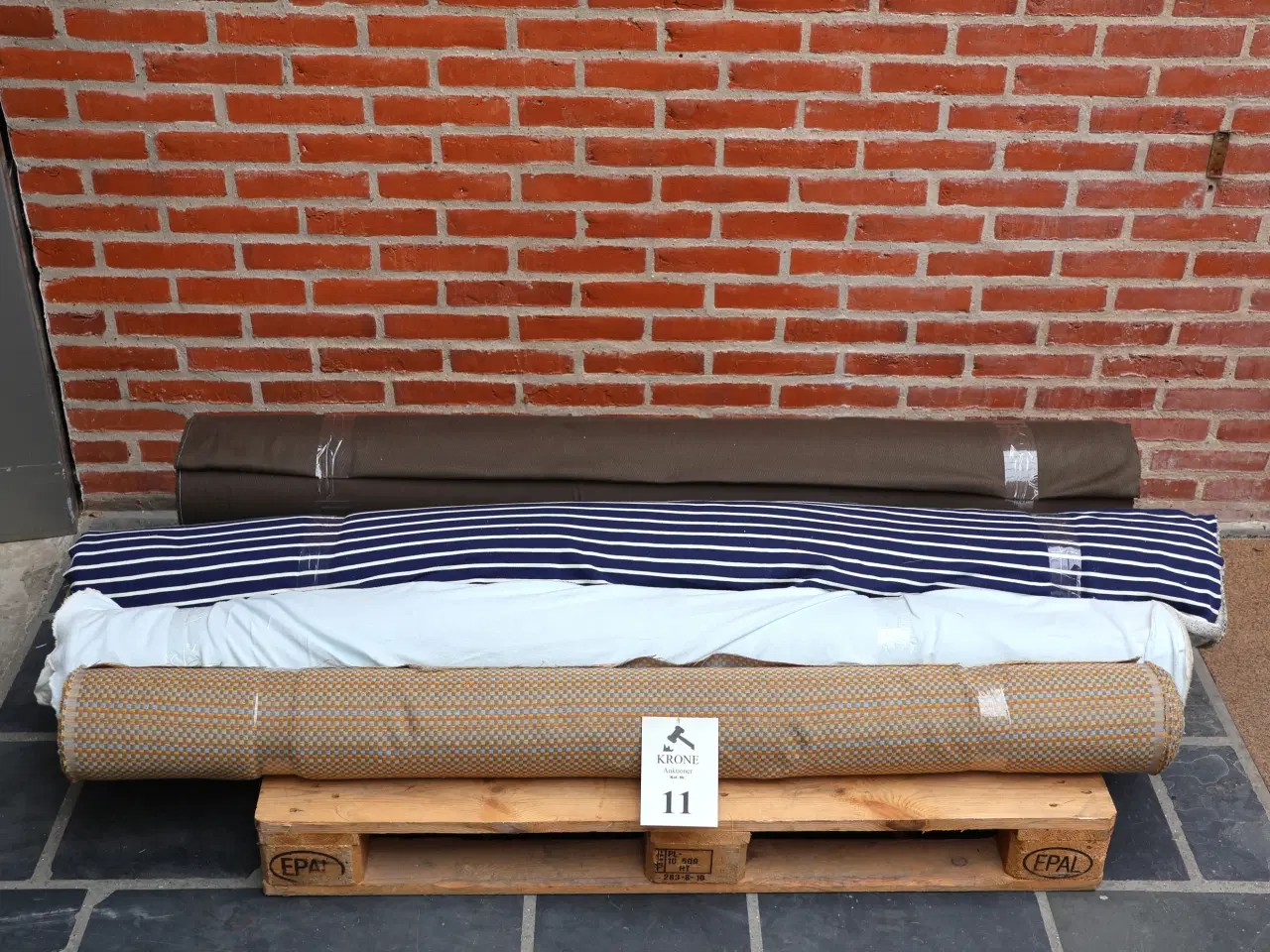 Billede 11 - 300 ruller forskelligt stof, foer sælges