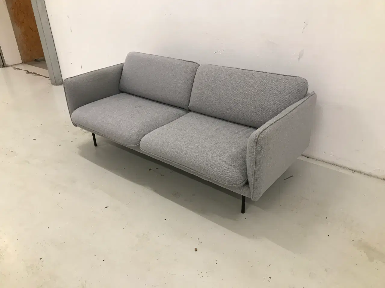 Billede 6 - 2 1/2 Pers.Sofa fra Bolia i lys grå fladvævet stof