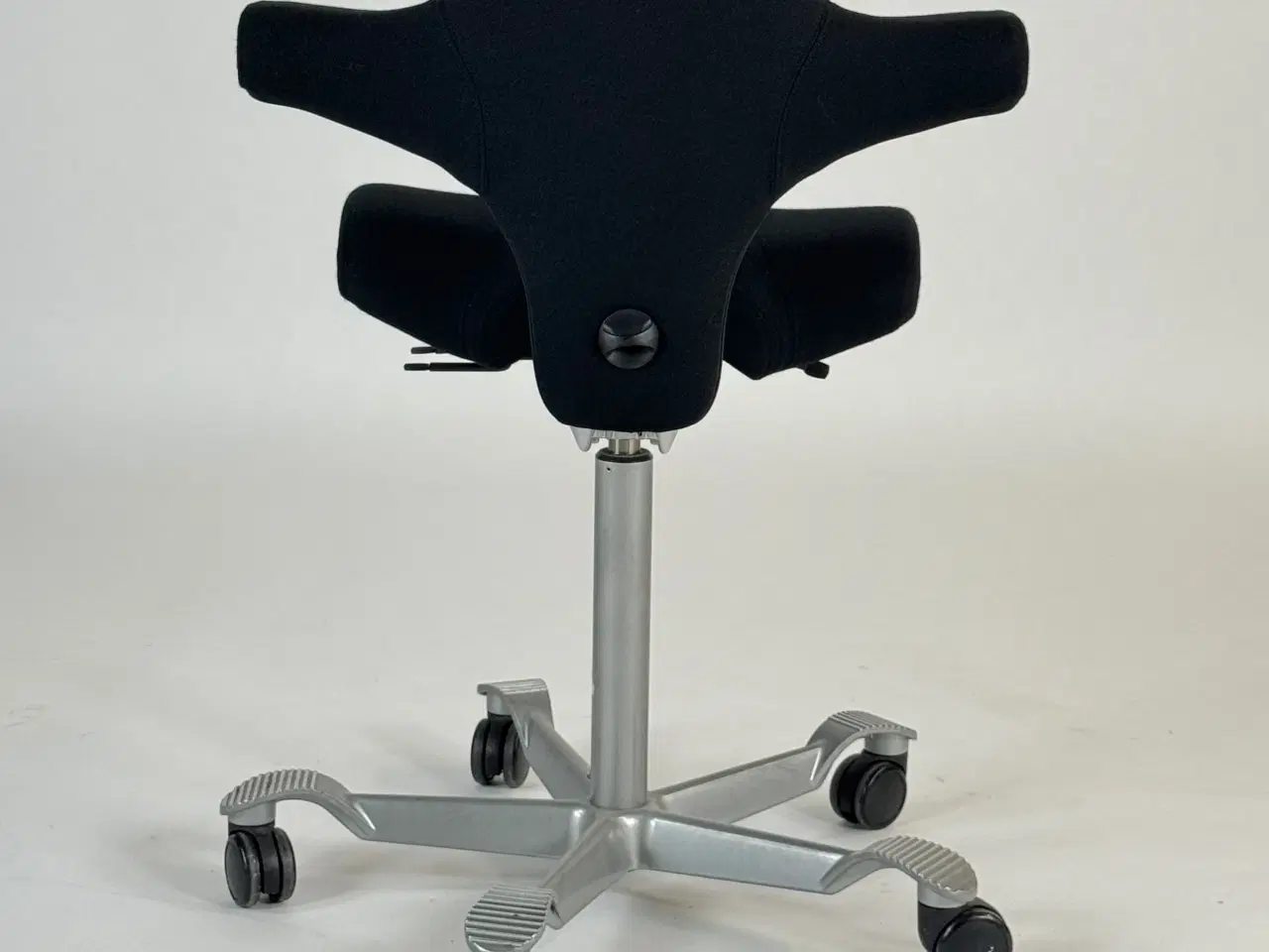 Billede 5 - HÅG Capisco 8106 - 265 mm gaslift - Nypolstret i Sort