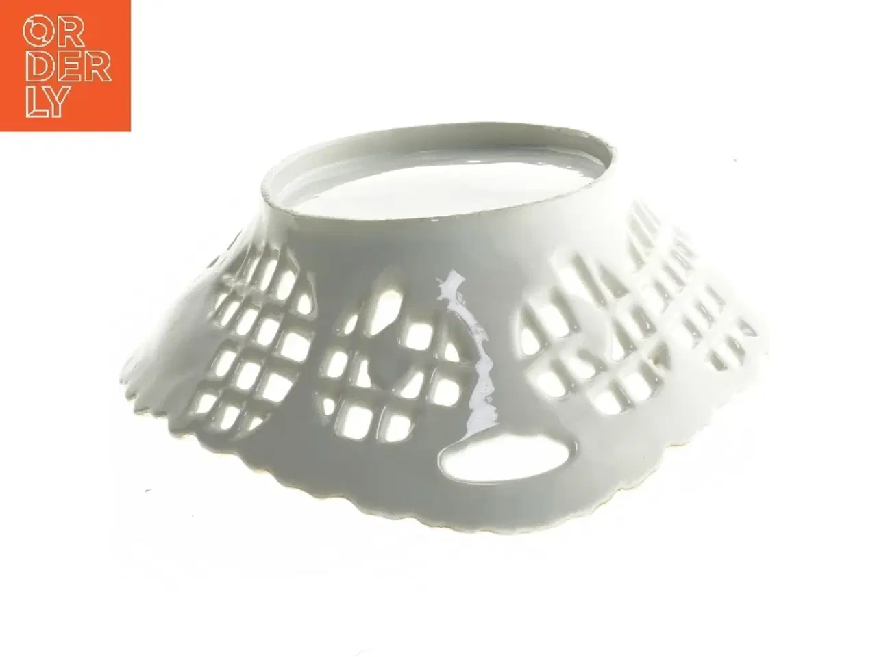 Billede 5 - Porcelænsskål med gennembrudt mønster og guldkant (str. 29 x 30 cm)