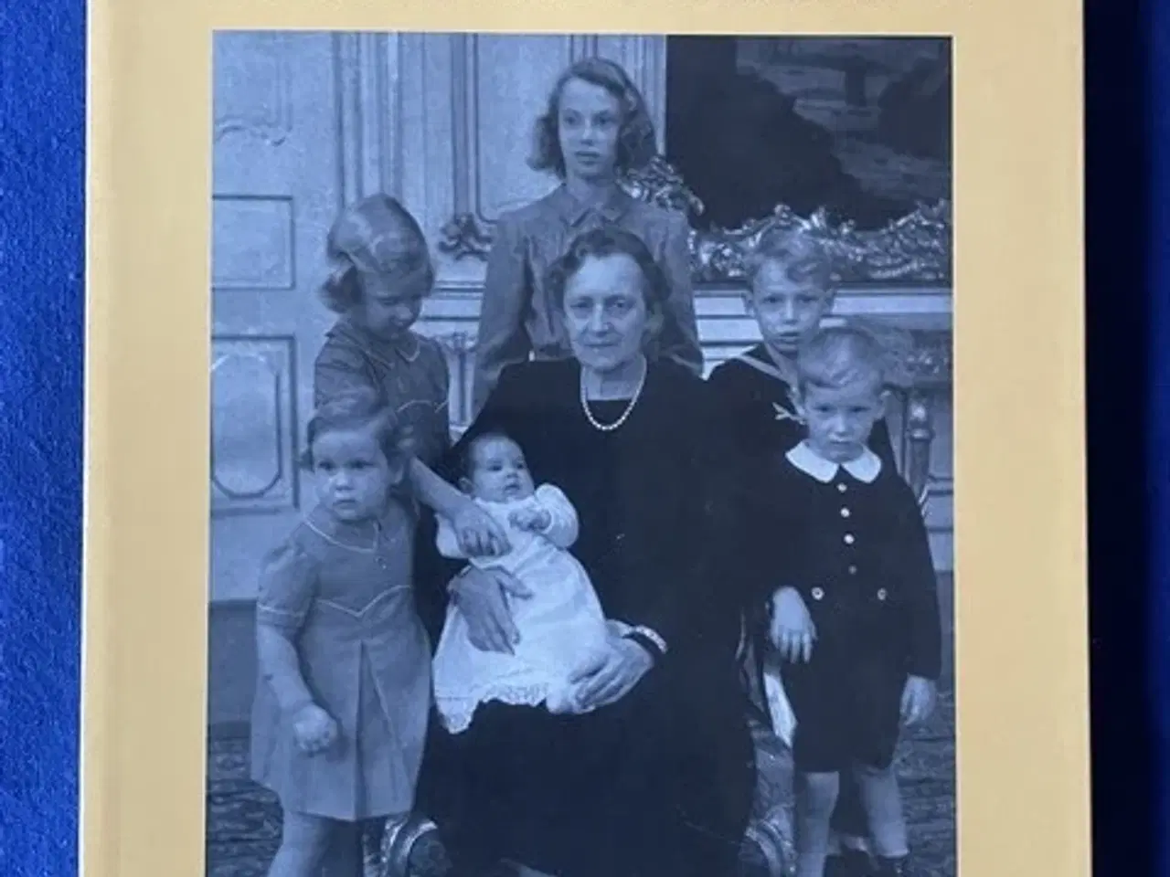 Billede 1 - Kongehusets Farmor - Dronning Alexandrine - Hernov 1998 - Bog - Ny