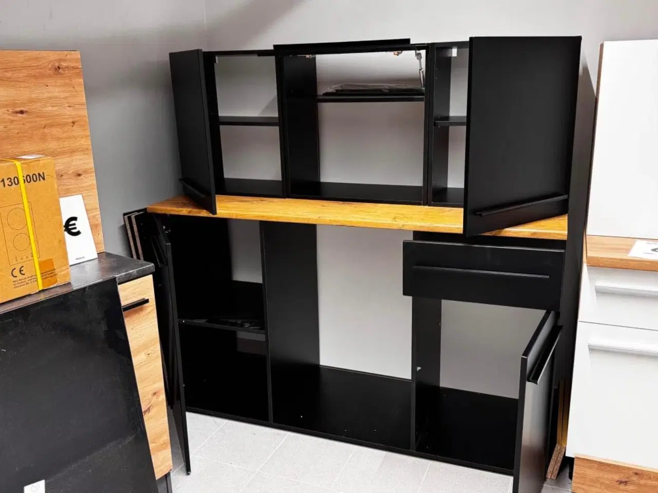 Billede 3 - Nyt køkkenskabssæt inkl. køleskab