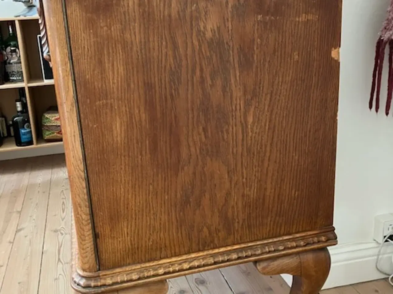 Billede 3 - Skænk med udskæringer