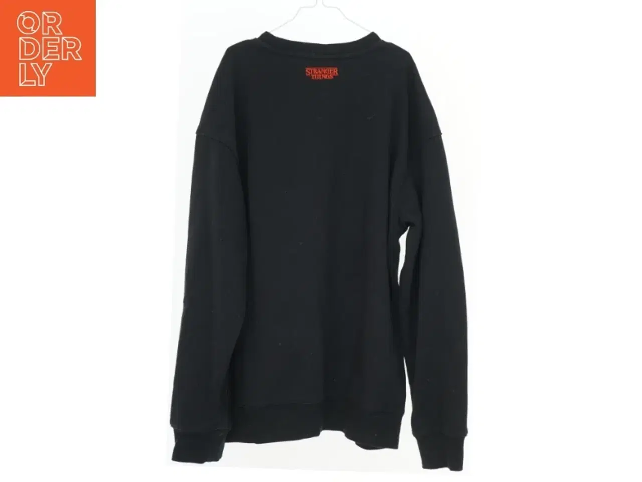 Billede 2 - Stranger Things Hellfire Club sweatshirt fra H&M (str. S)