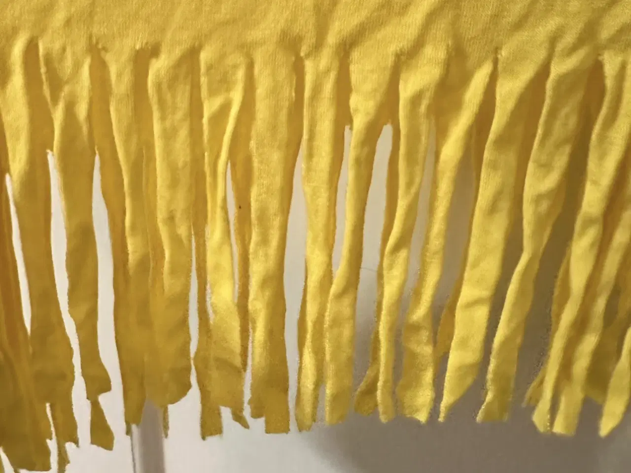 Billede 4 - Smuk top m frynser findes i gul og pink