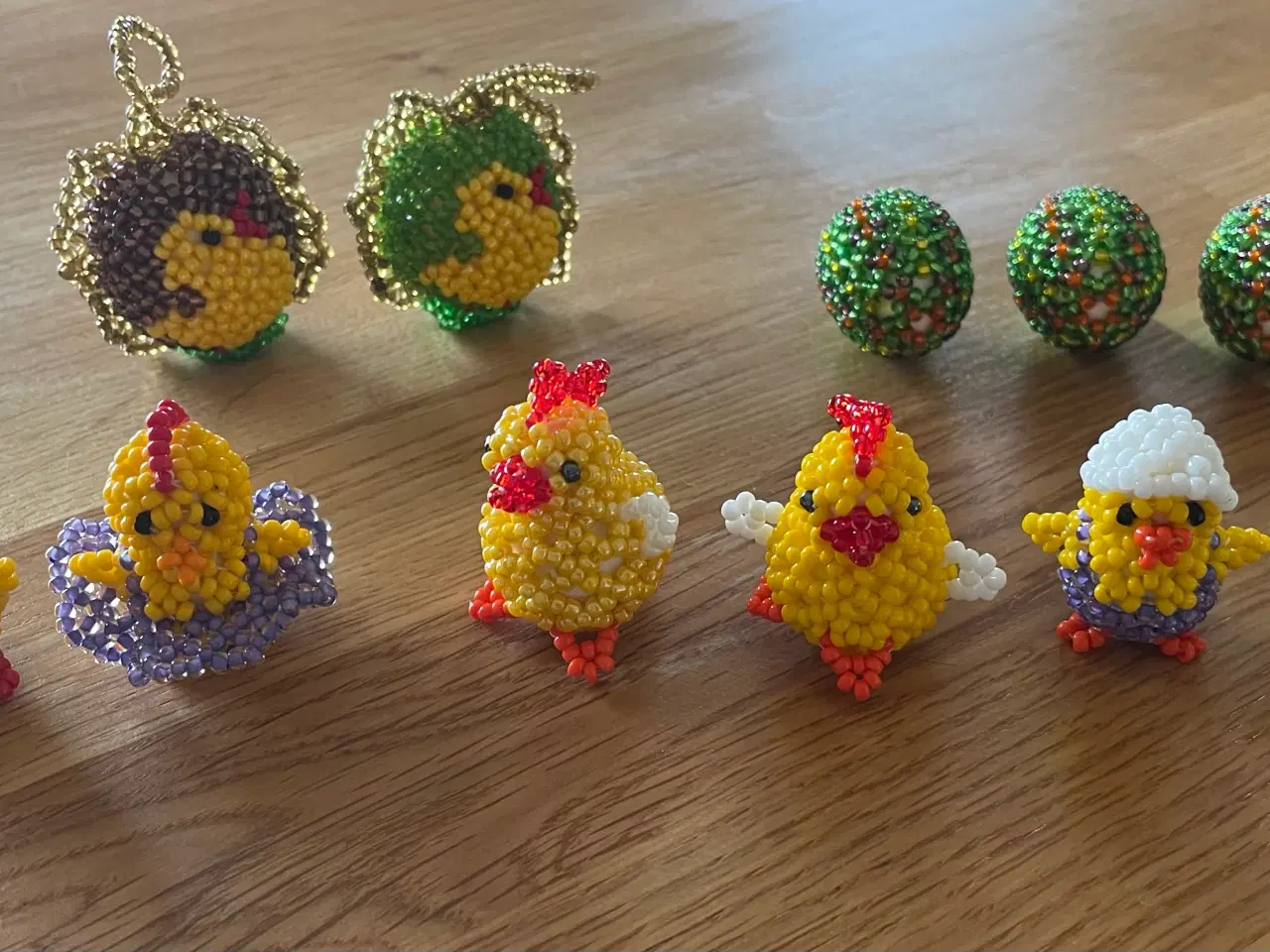 Billede 1 - Påskepynt i perler. Pris pr. stk.