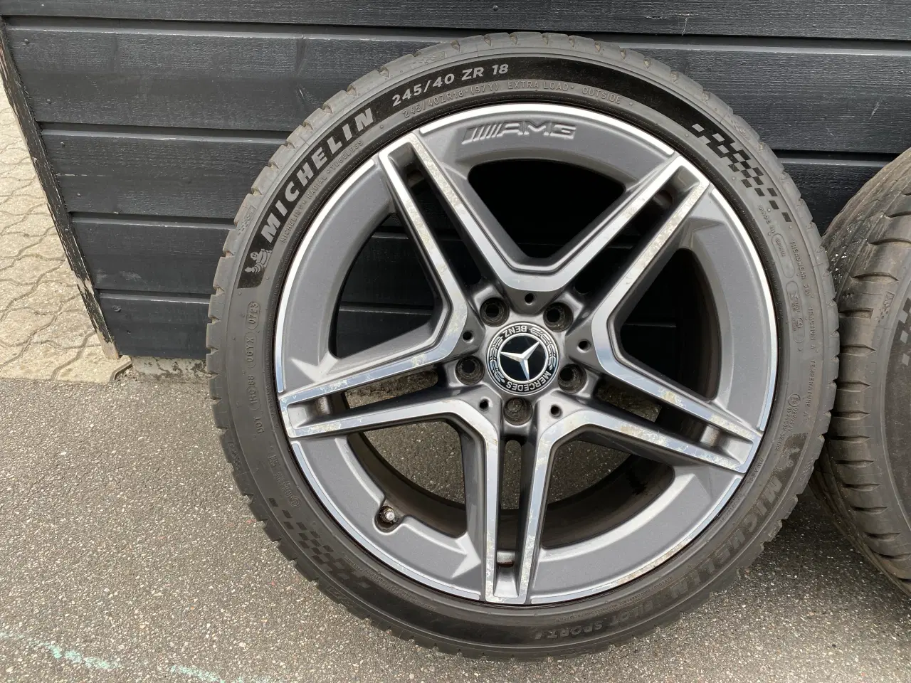 Billede 4 - Originale Mercedes AMG Line 18” fælge – m. Sommerd