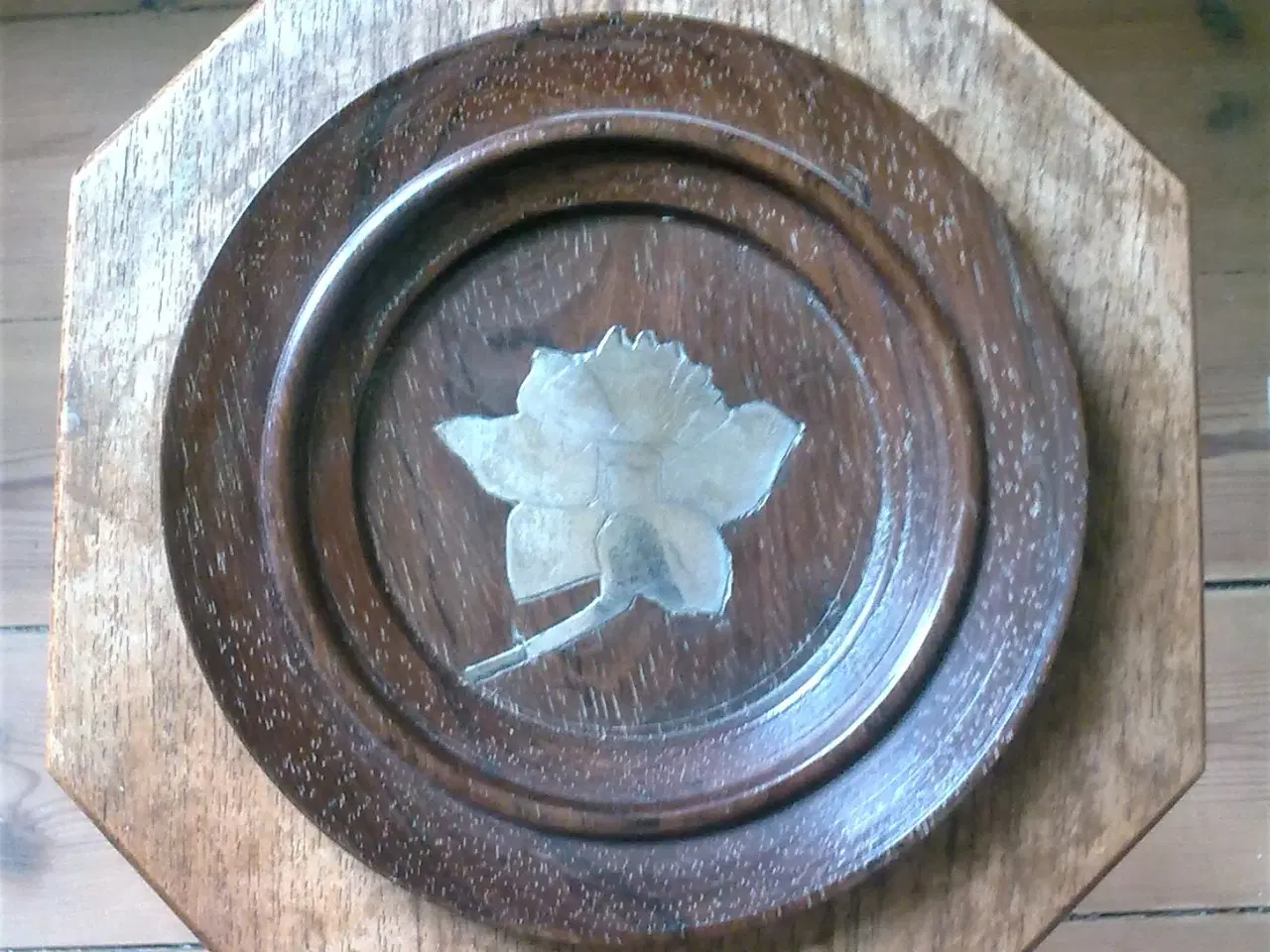 Billede 18 - Digsmed 1964 træskive fad eller dansk VINbakke