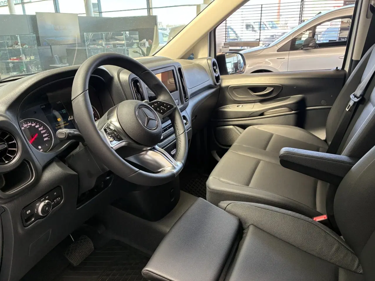 Billede 2 - Mercedes Vito 114 2,0 CDi A2 Kassevogn PRO aut. RWD