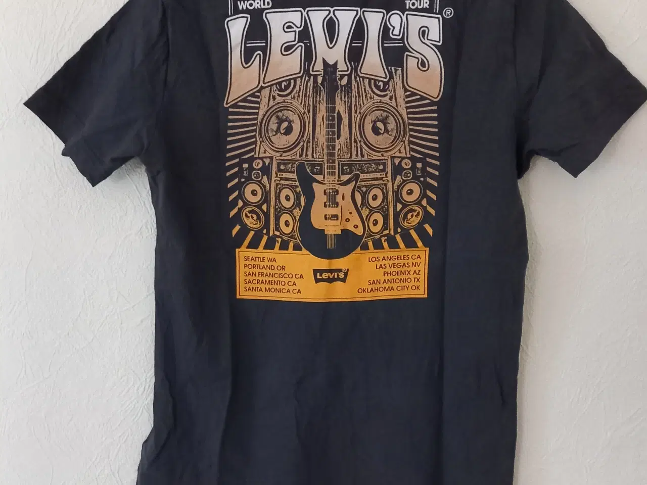 Billede 2 - Levi's tshirt str 152