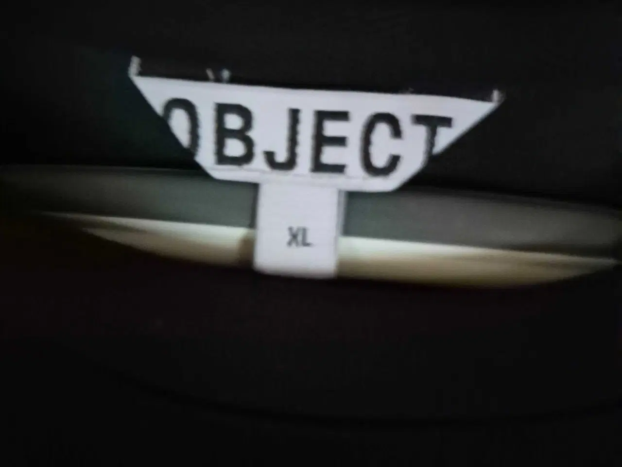 Billede 4 - Sort object bluse 