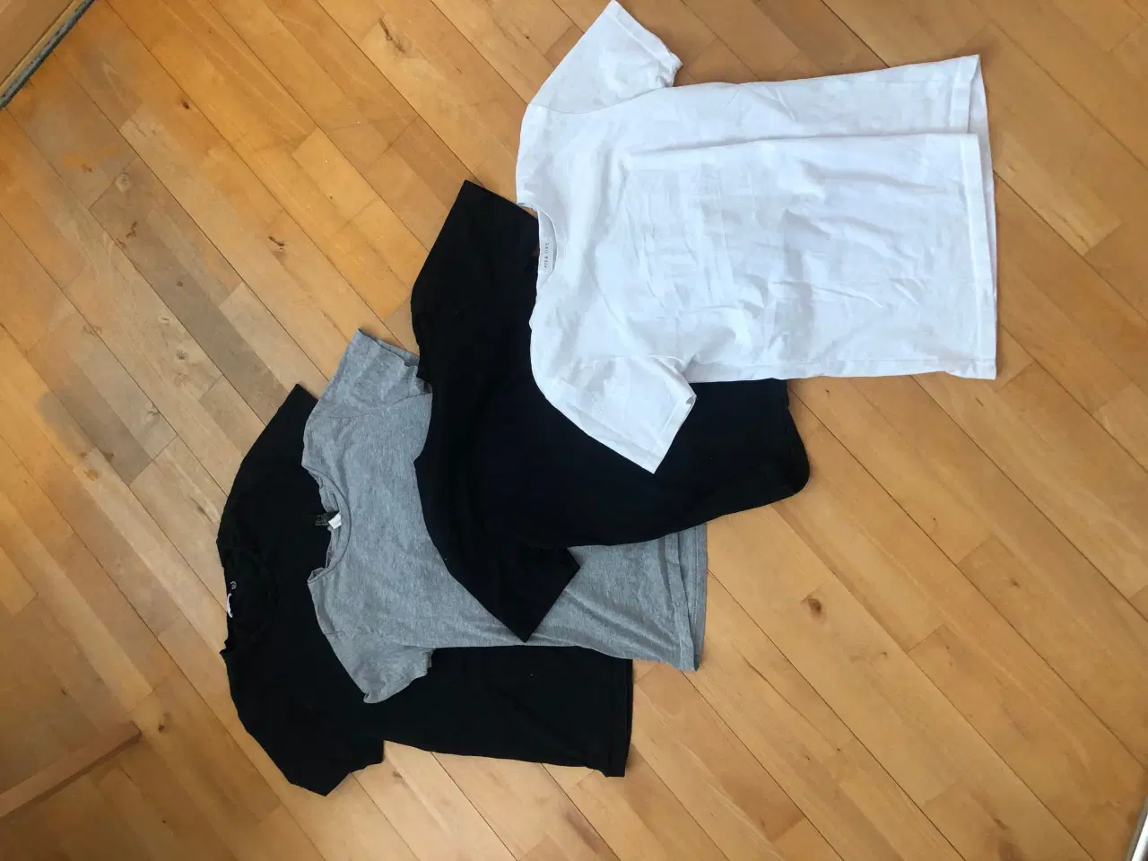 Billede 1 - T shirts og shorts