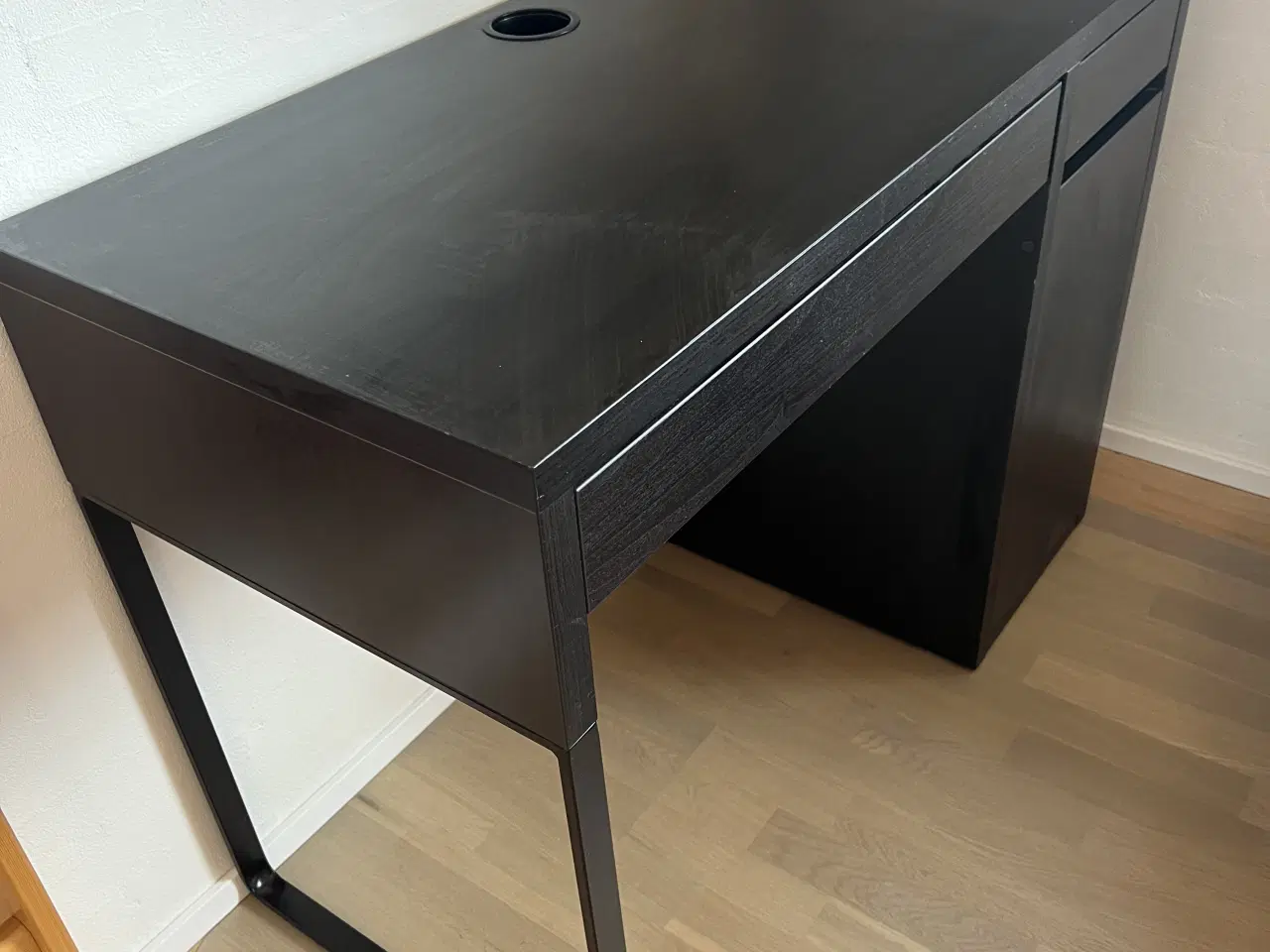 Billede 2 - Fint skrivebord - perfekt til børneværelset