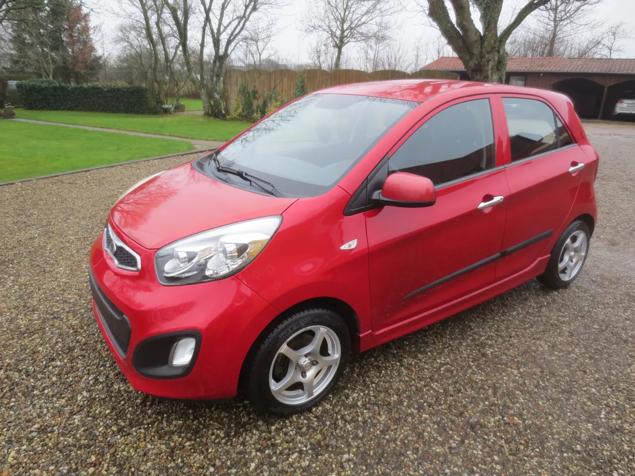 Billede 1 - Kia Picanto 1.0 i År 2011. Med Træk. 