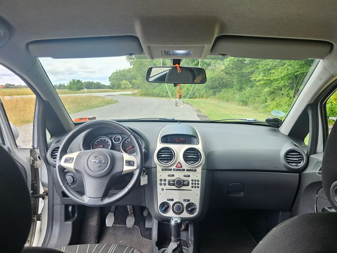 Billede 5 - Opel Corsa 1.2 Lavt kilometertal 