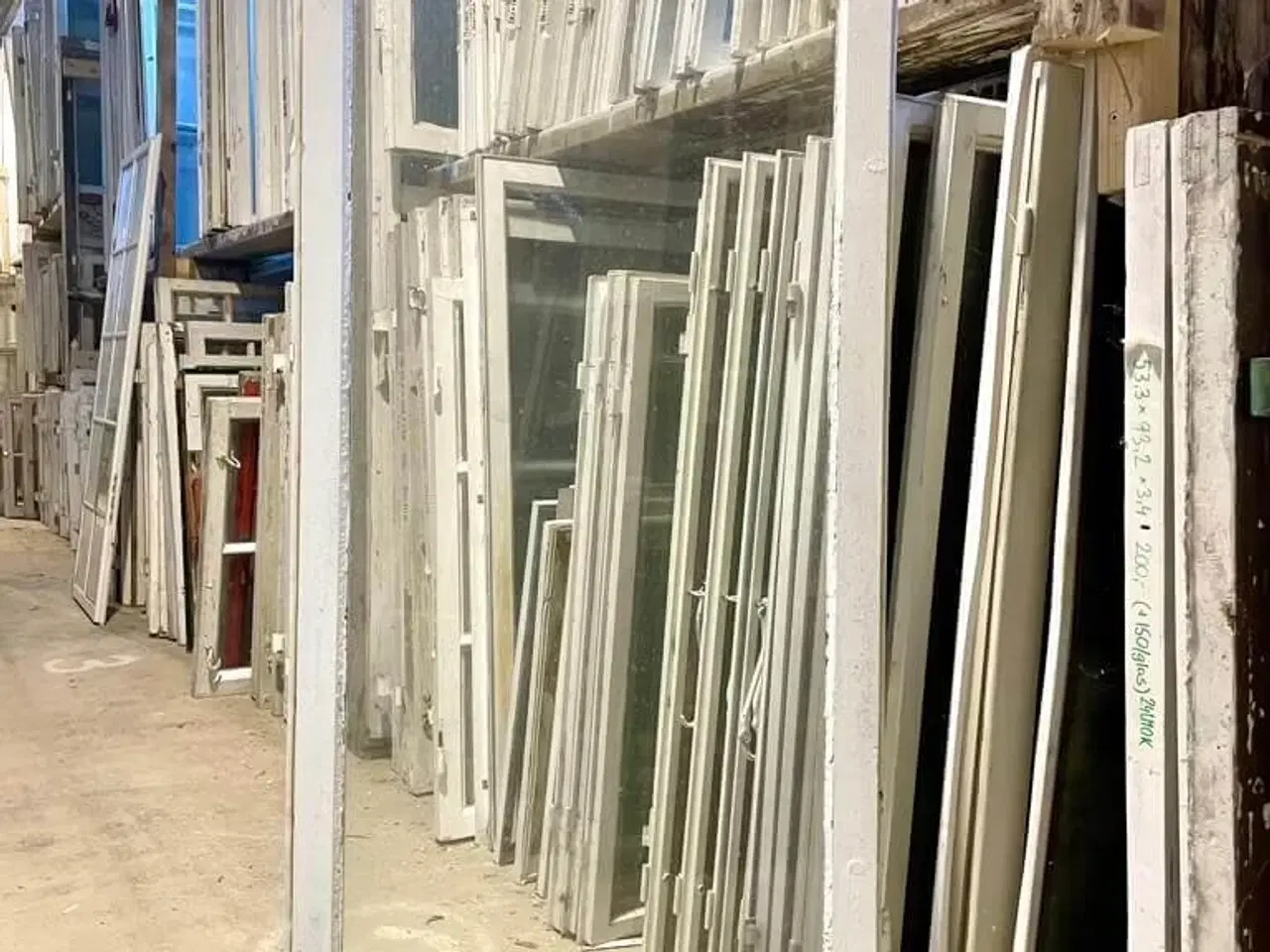 Billede 2 - Klassisk, højt forsatsvindue u. ramme