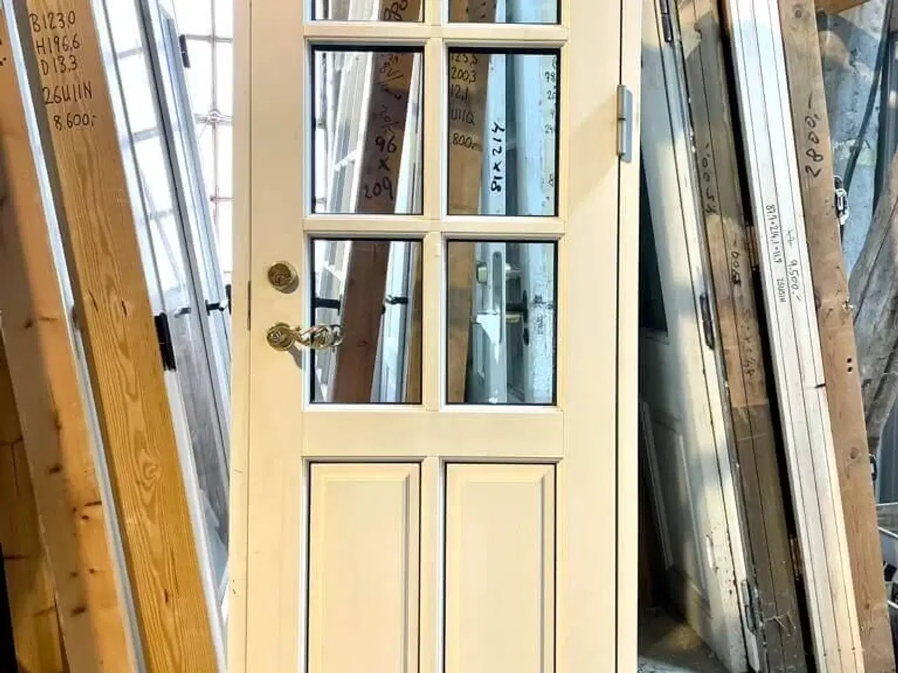 Billede 1 - Smal facadedør med vinduesparti i termoglas