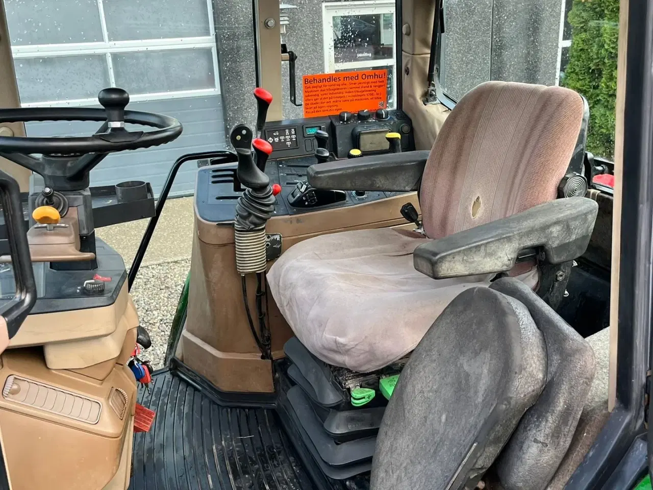 Billede 8 - John Deere 6506 Med frontlæsser og vendegear ved rattet samt nye fordæk