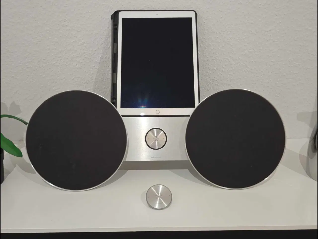 Billede 1 - Bang & Olufsen højtaler med tilhørende fjernbetjen
