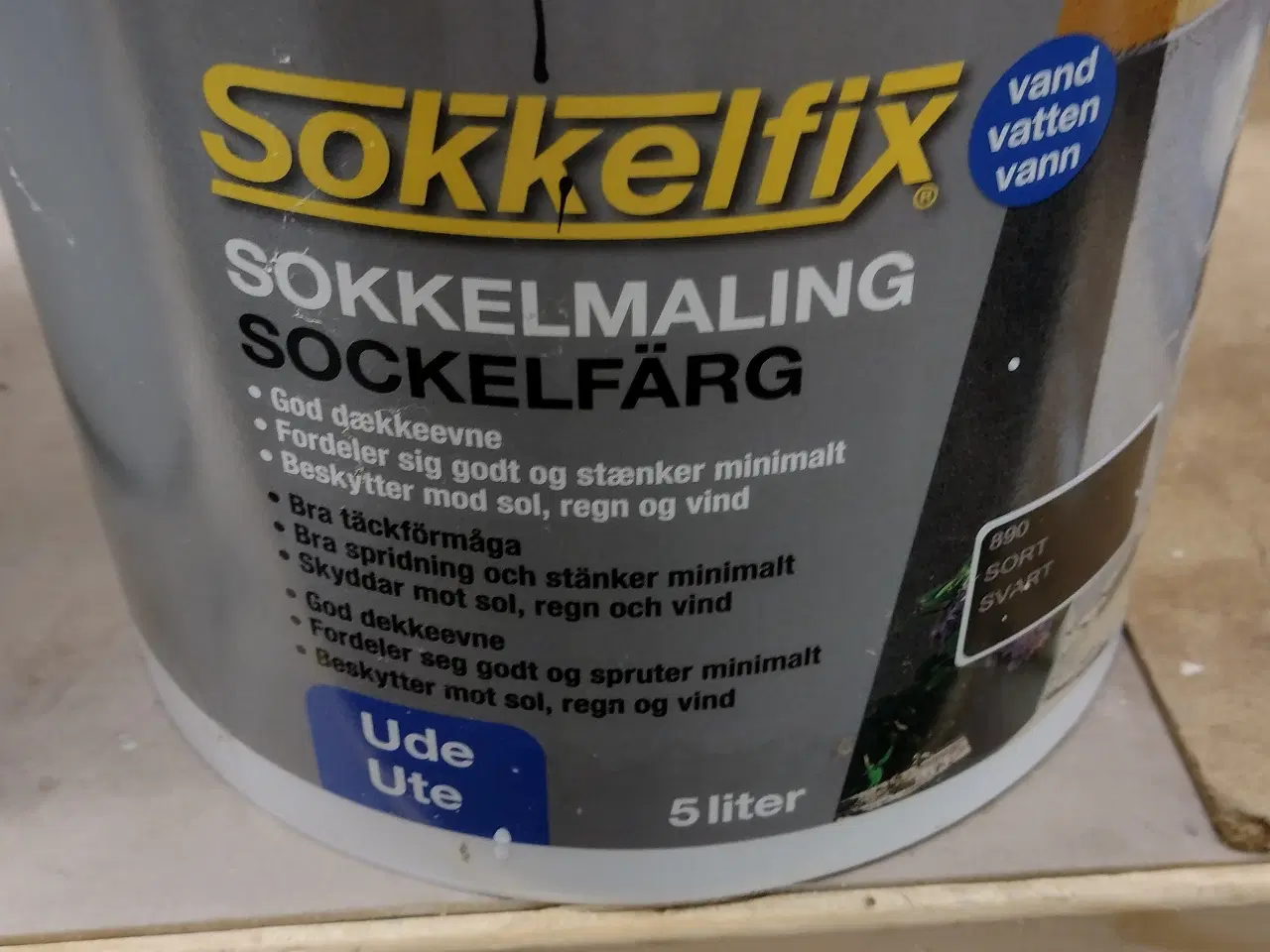 Billede 1 - Maling til sokkel og Hegn.