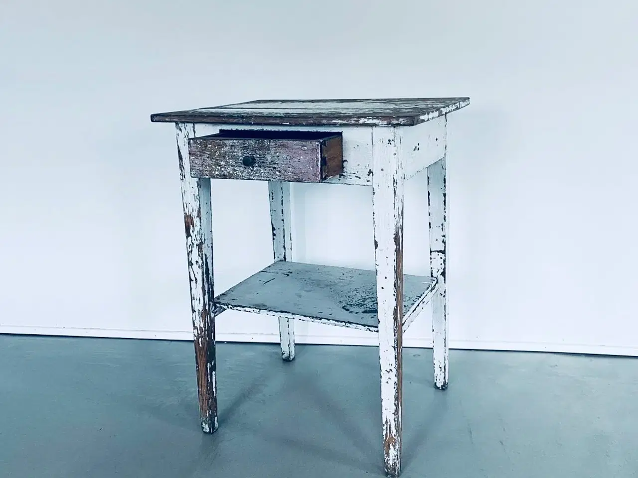 Billede 8 - Dansk boheme bord med udtræk skuffe og hylde