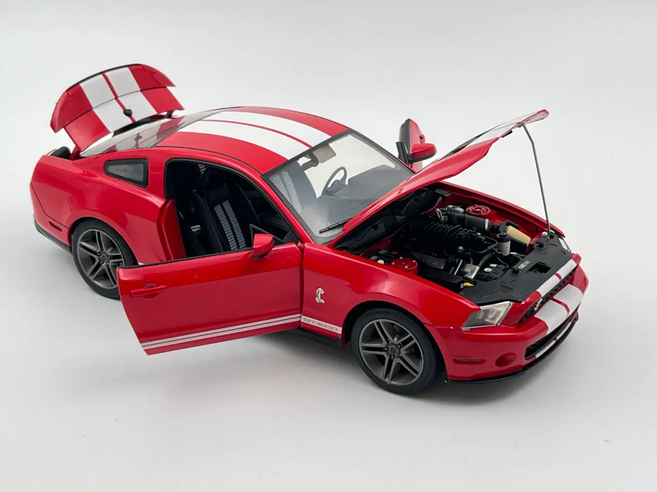 Billede 4 - 2010 Ford Shelby Mustang GT-500 1:18