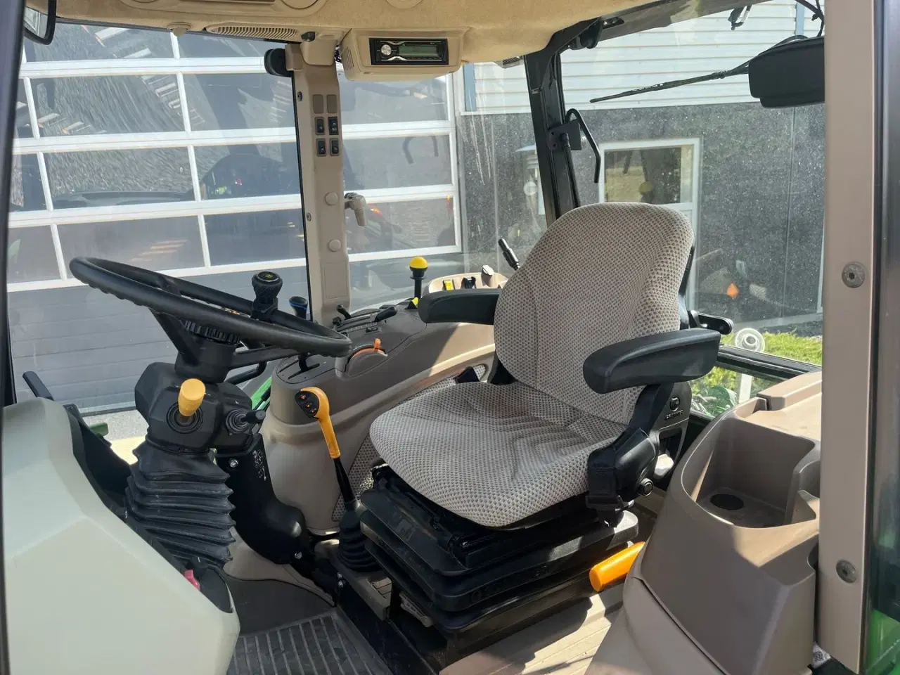 Billede 5 - John Deere 5115M Med frontlæsser, som ny