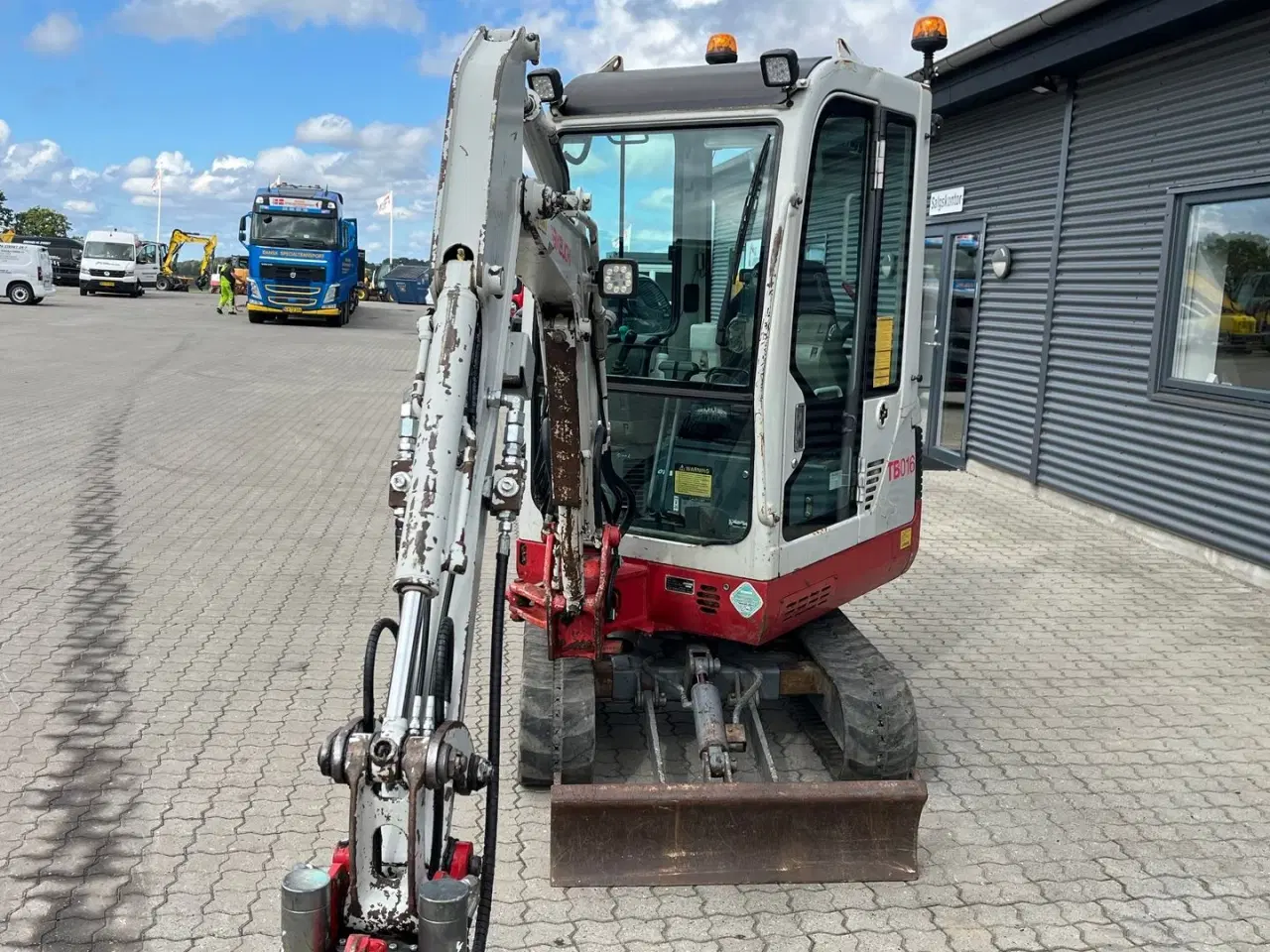 Billede 8 - Takeuchi TB016 Tilt fæste, hydraulisk skovl fæste fin stand