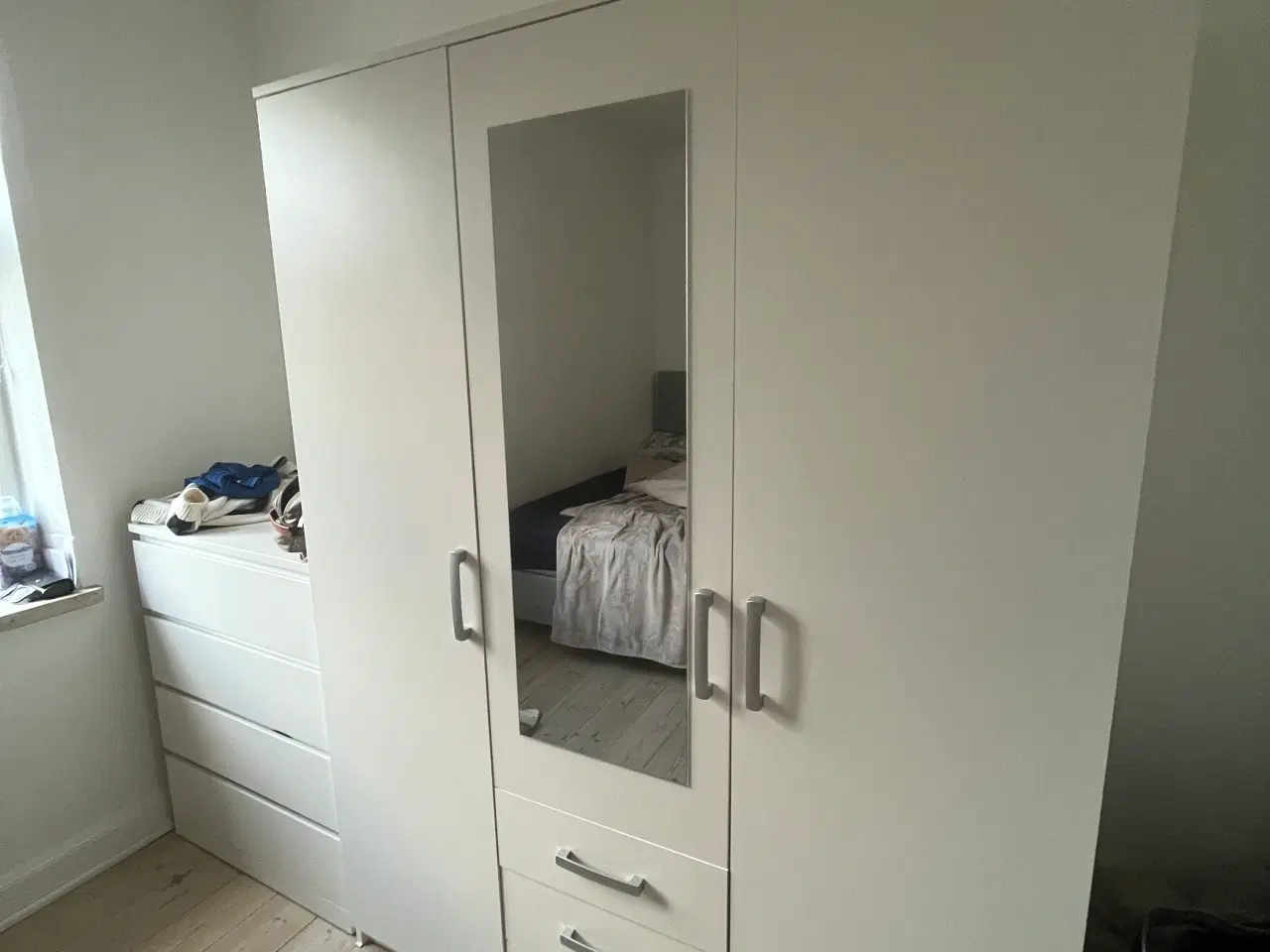 Billede 1 - Garderobe skab fra Jysk