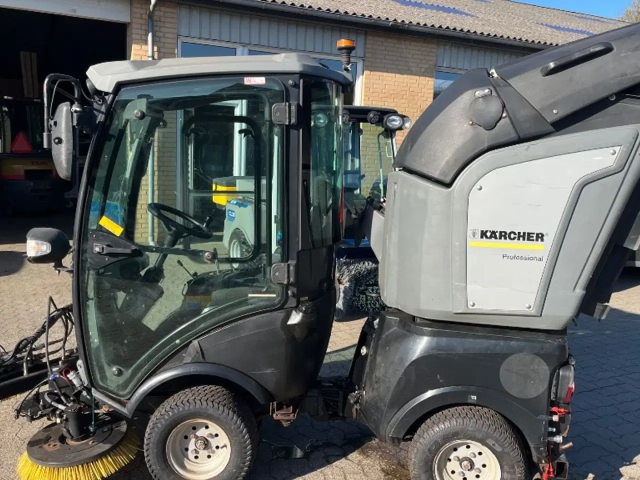 Billede 4 - Kärcher MIC- C Multimaskine med feje suge anlæg