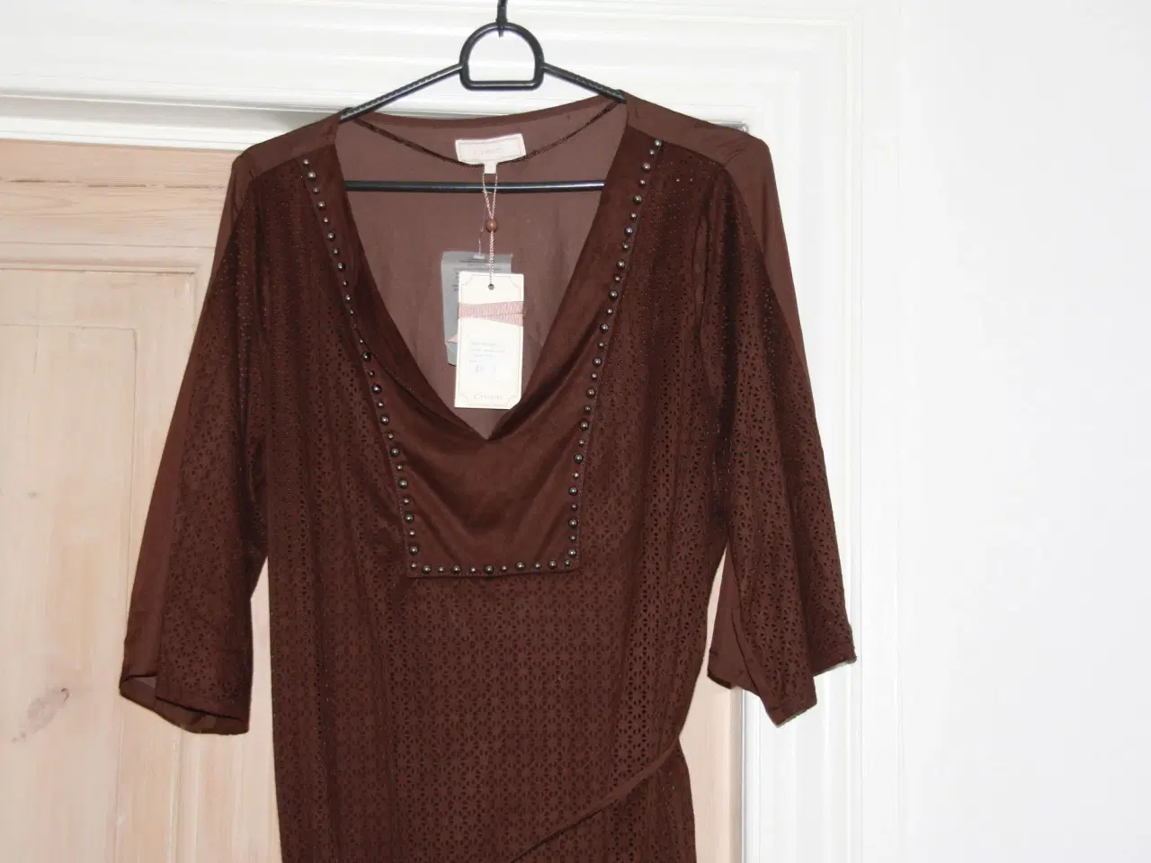 Billede 2 - Ubrugt brun Cream kjole str. L