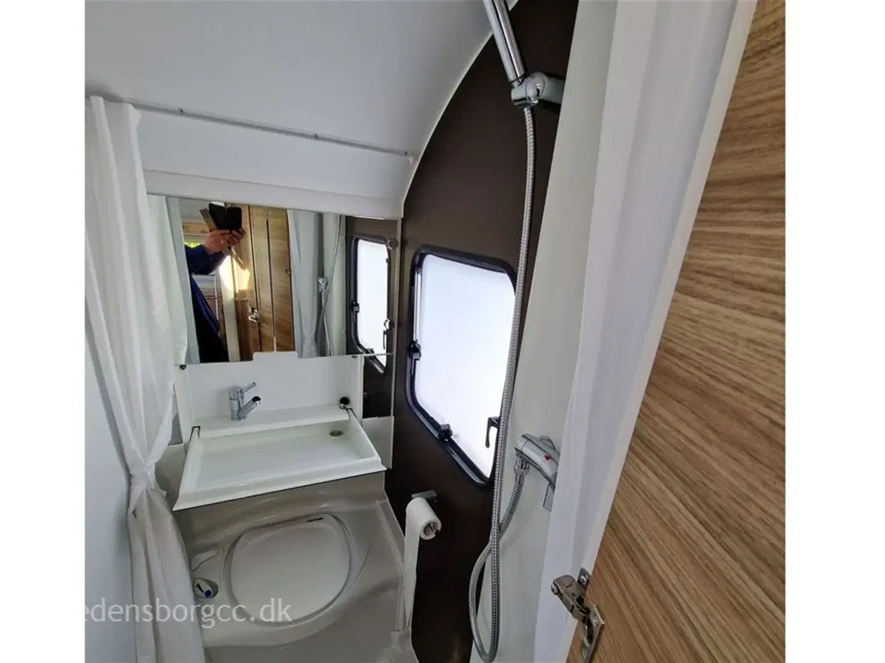 Billede 9 - 2017 - Adria Altea 472 PK   Velholdt vogn med køjer og mover.