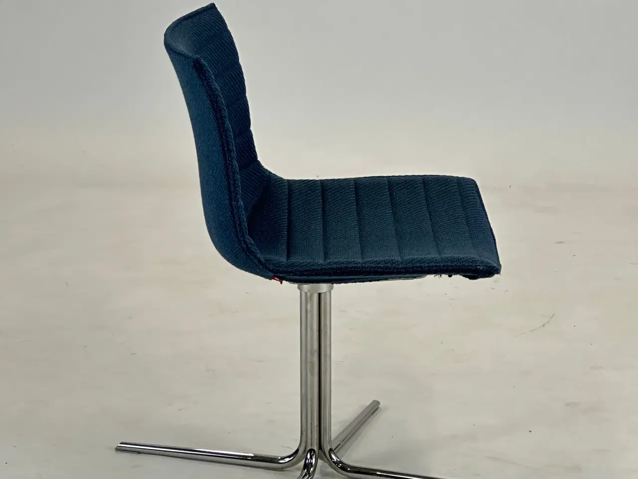 Billede 6 - Arper Catifa 46 Mødestol (Mørkeblå)