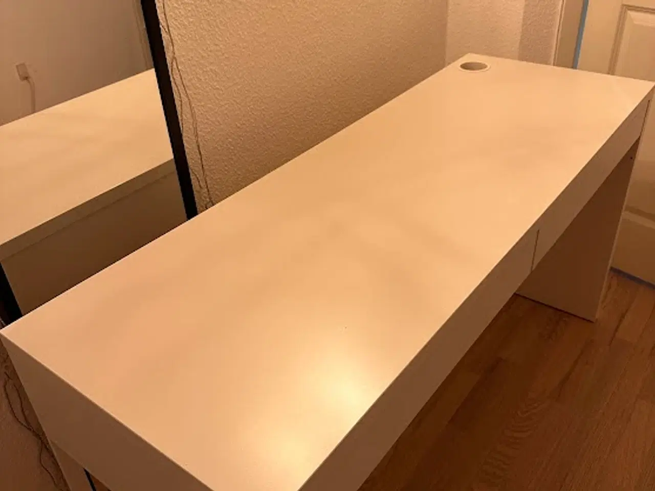 Billede 2 - Skrivebord med 2 skuffer til børneværelse 50x140