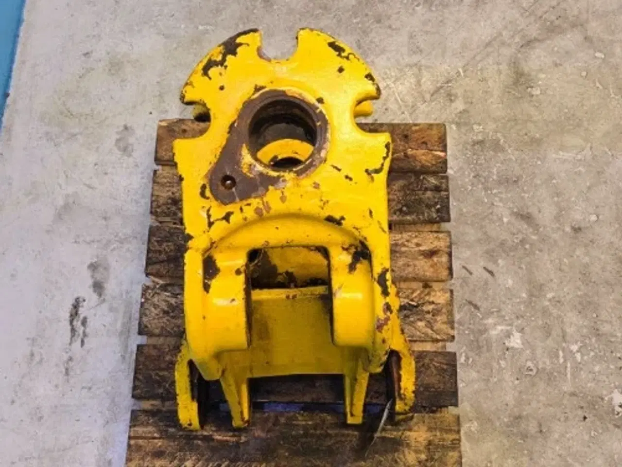 Billede 19 - New Holland LB115B Beslag 85803623