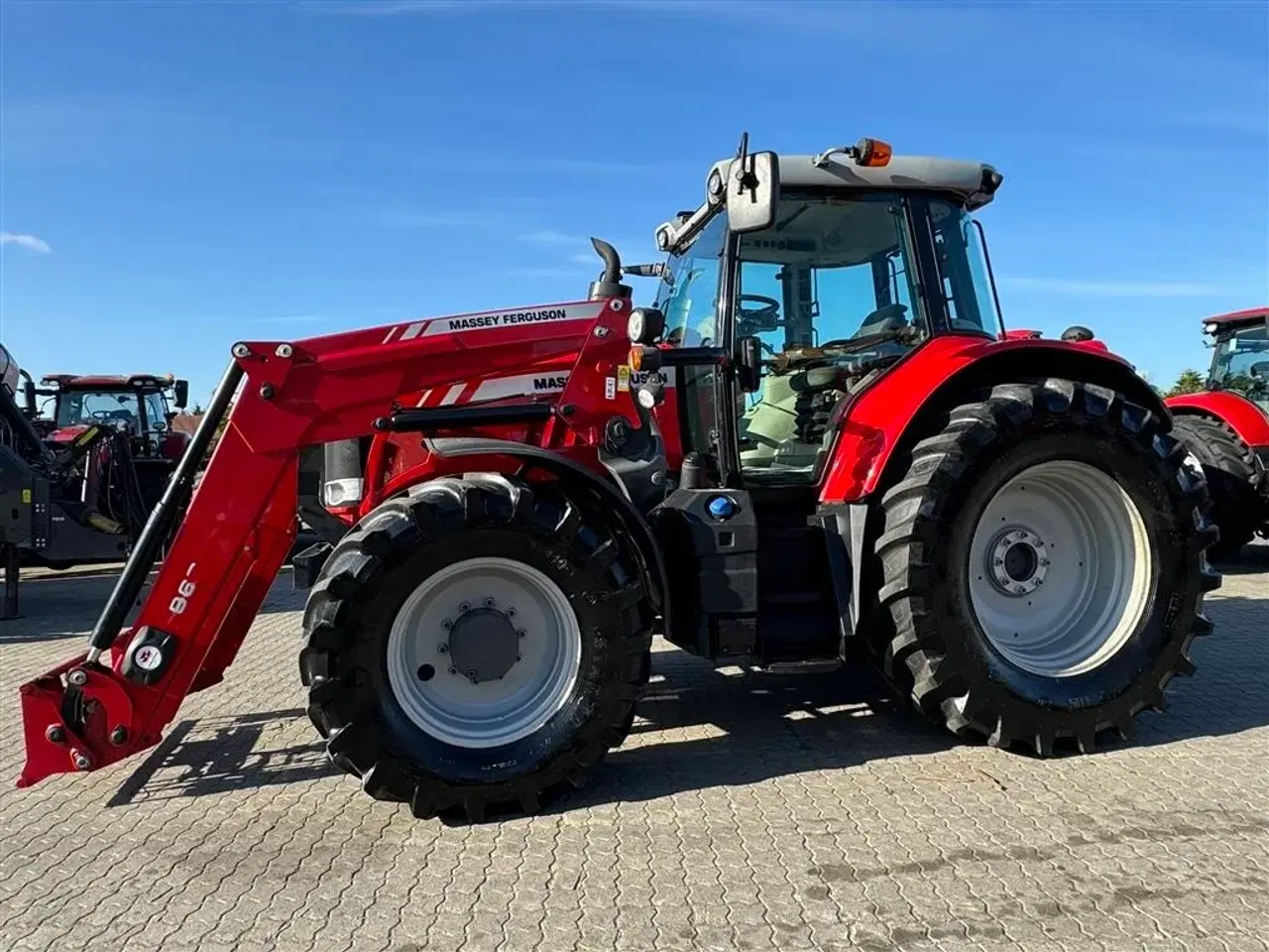 Billede 2 - Massey Ferguson 6615 DYNA VT KUN 4900 TIMER OG FULD AFFJEDRING!