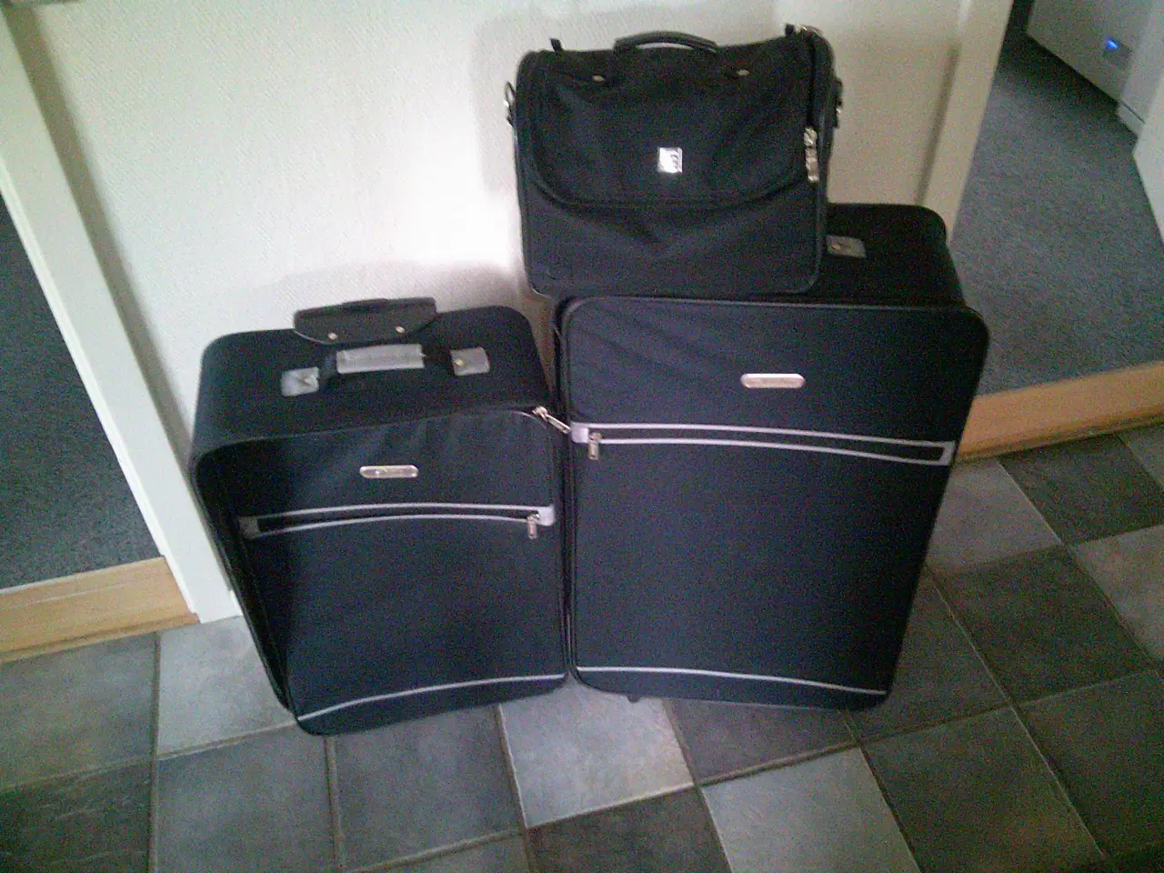 Billede 1 - KUFFERTER+TOILETTASKE