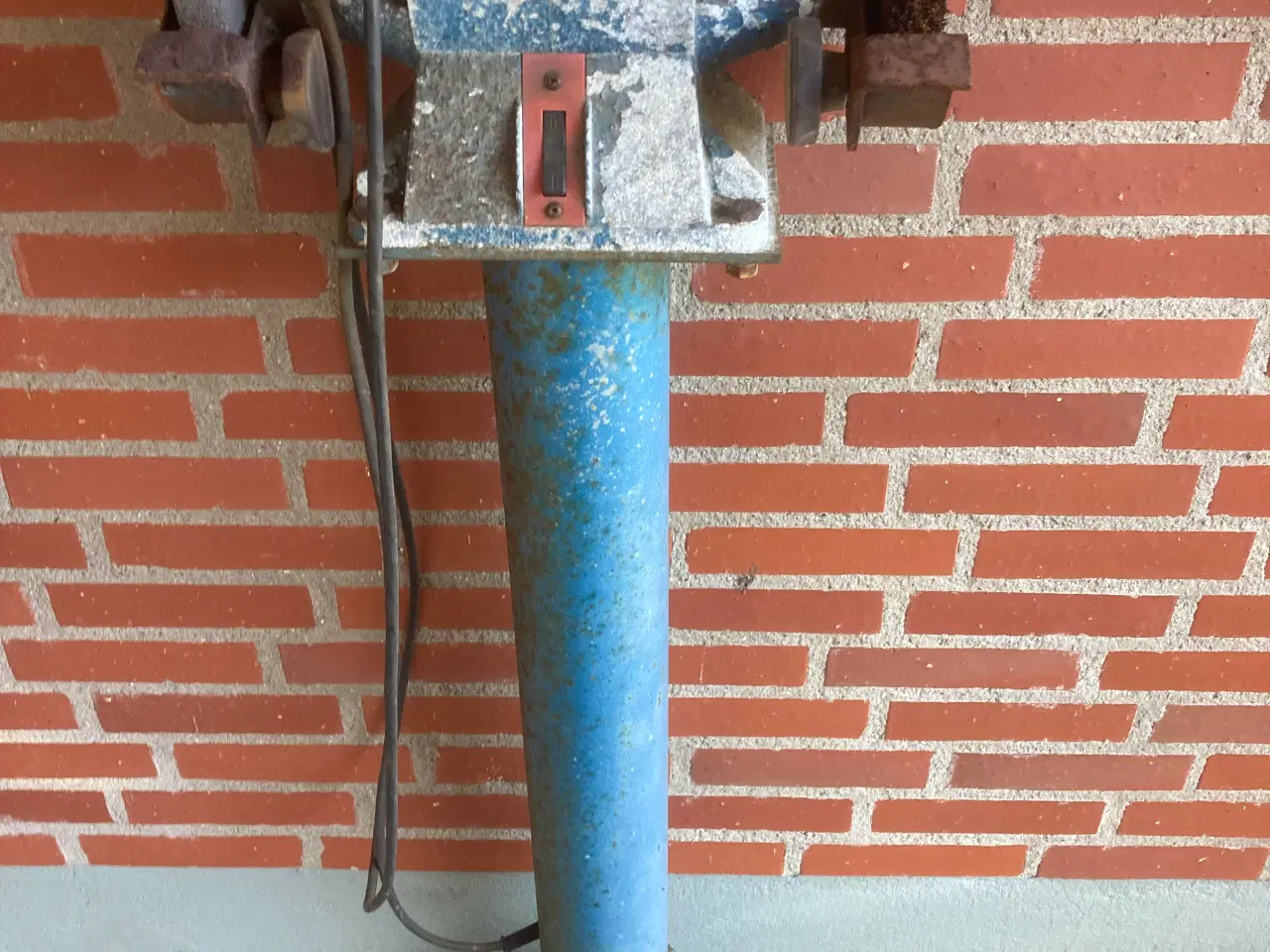 Billede 1 - Bænksliber med stålbørste