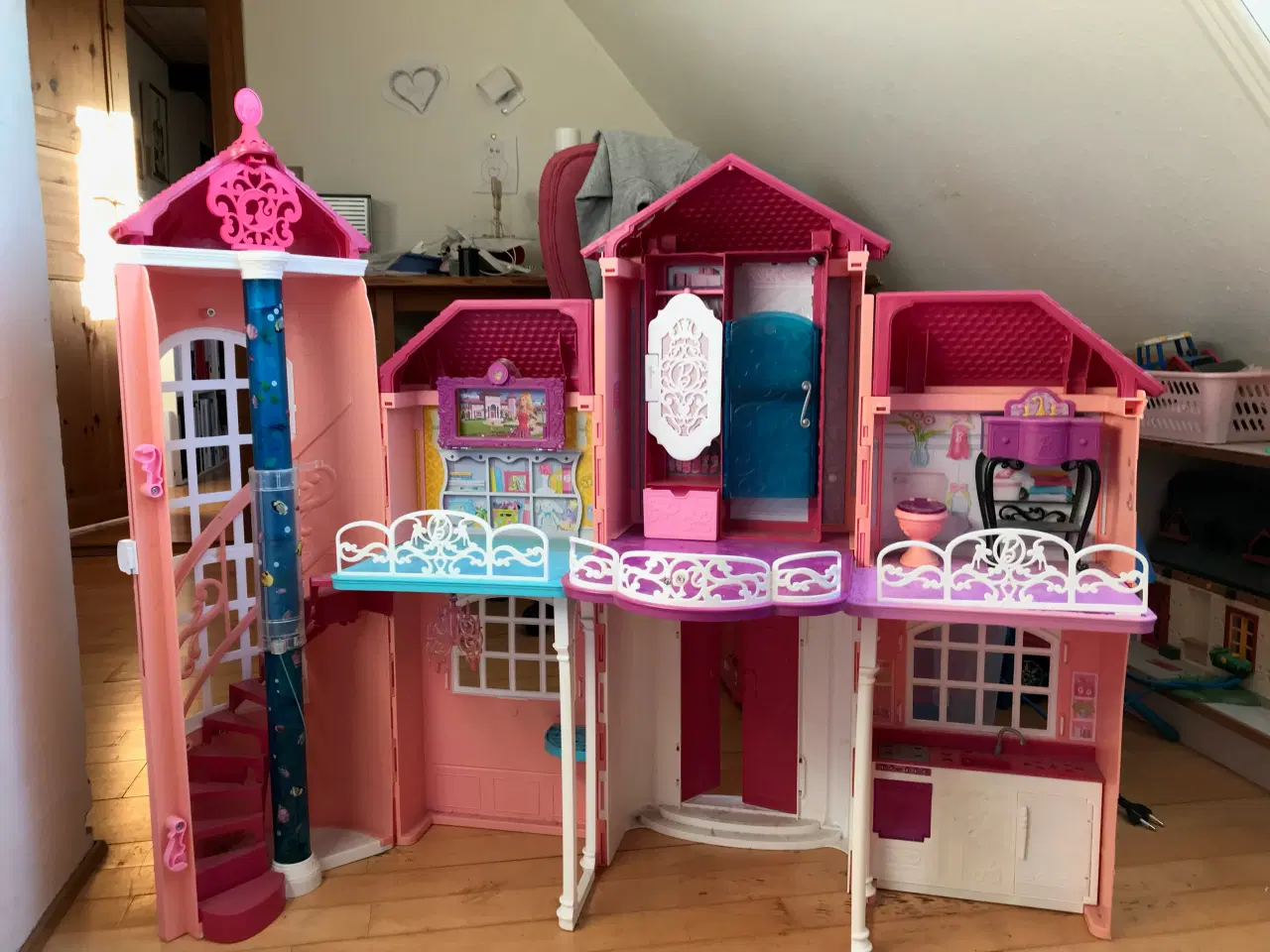 Billede 2 - Barbie hus