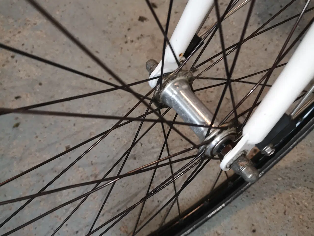 Billede 3 - EBSEN 28" 50 cm hvid 7 gear ,ny sadel ,Nyt bagdæk,