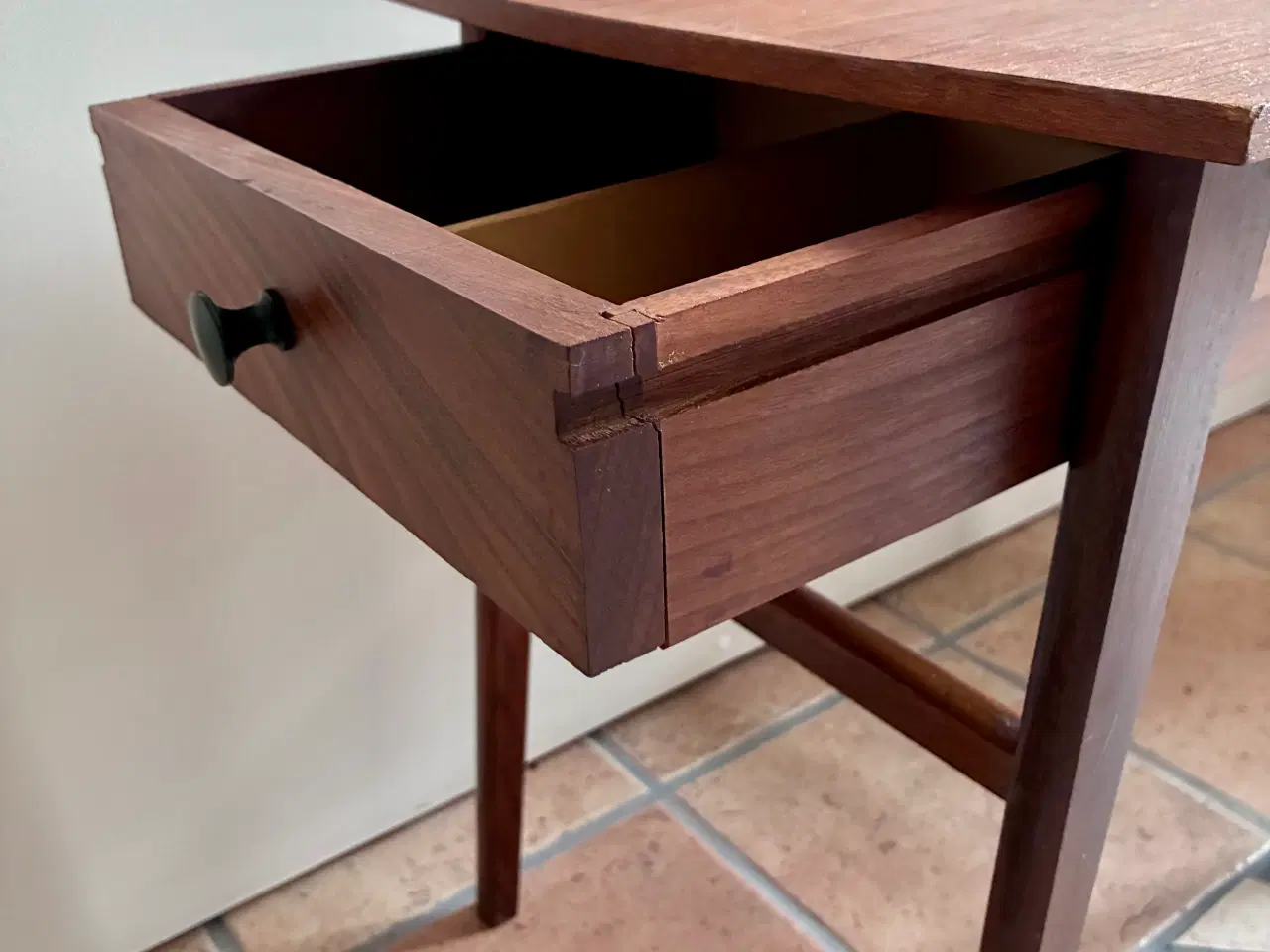 Billede 1 - Teak sidebord 1950-1960’erne med skuffe