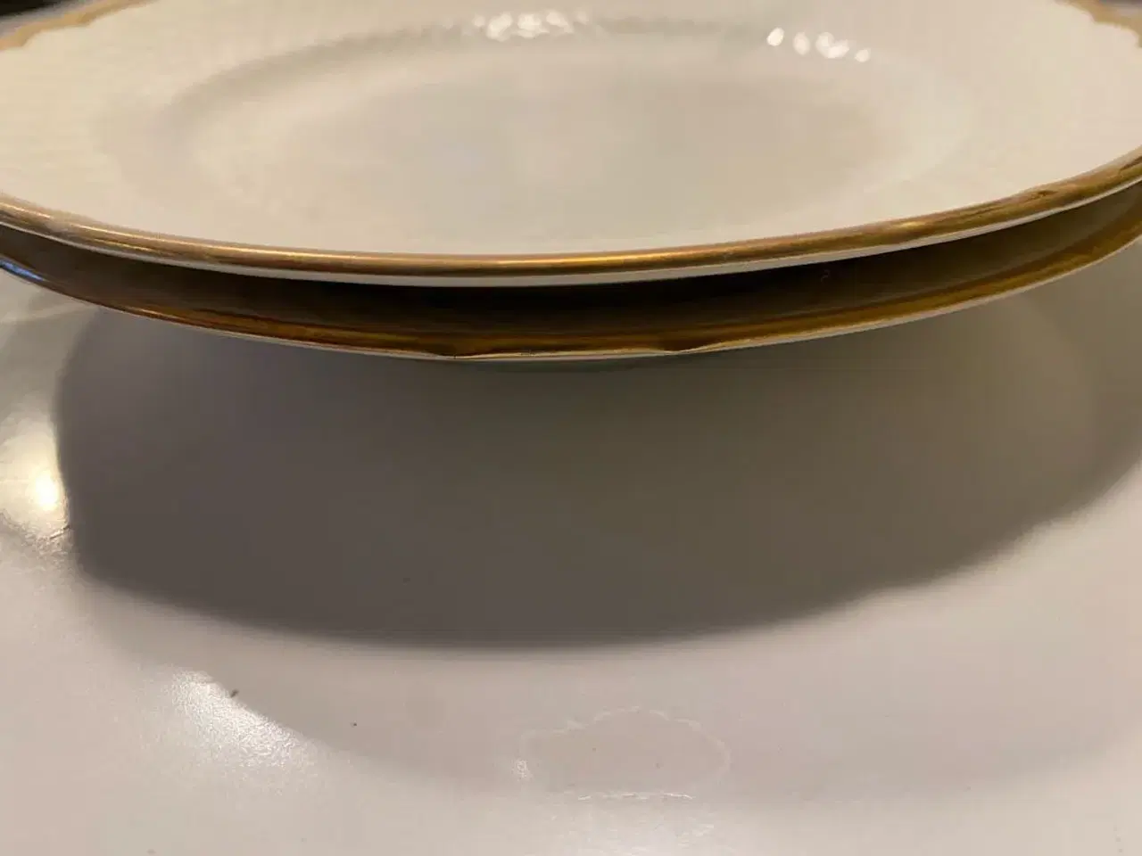 Billede 2 - 2 flotte tallerkener med flot guld kant