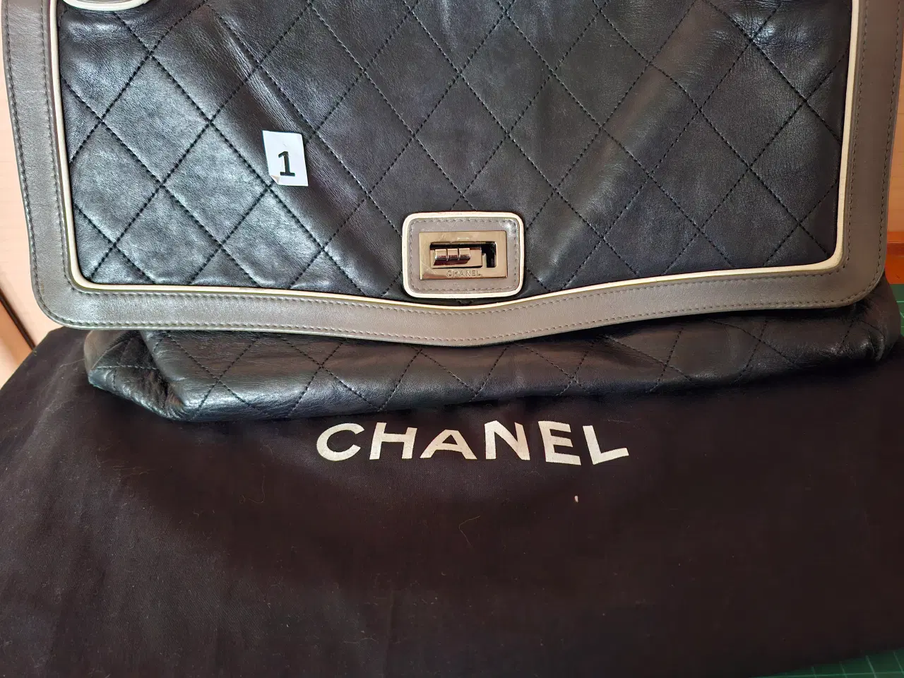 Billede 2 - Chanel taske sort quiltet læder grå / brun kanLOT