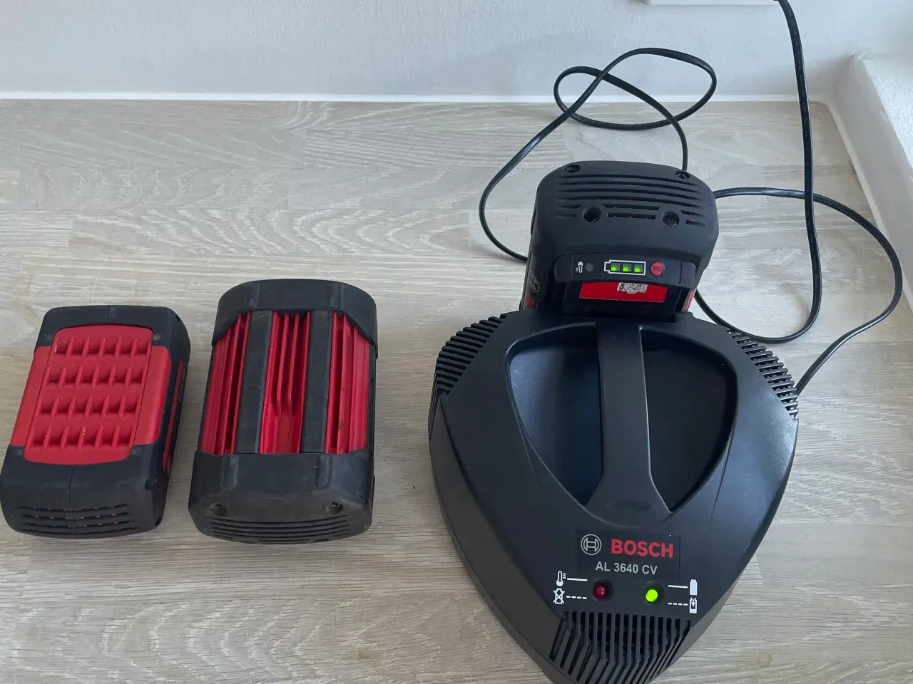 Billede 6 - Bosch akku hækkeklipper 36v med 3 batterier og opl