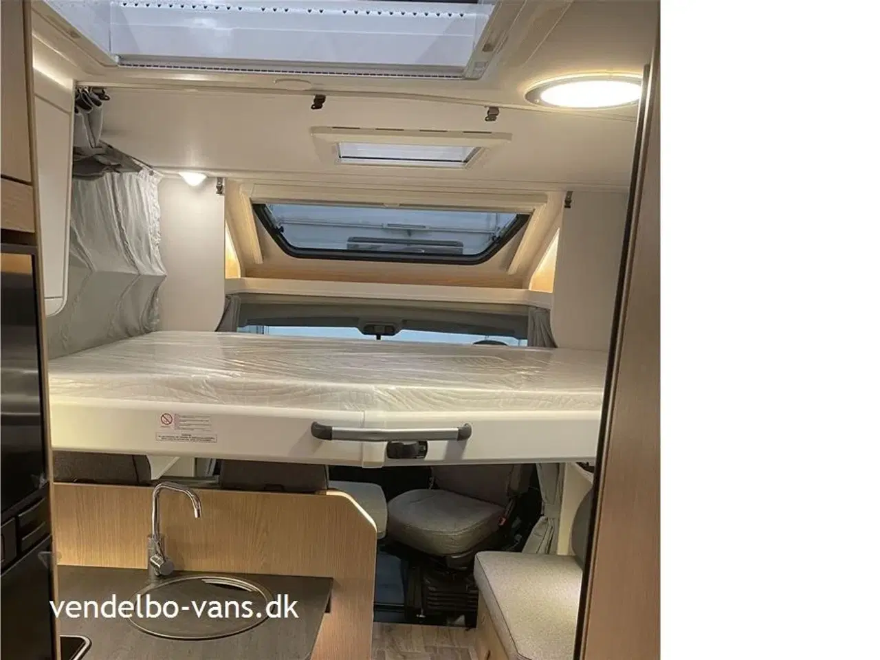 Billede 11 - 2026 - SunLight T 67   Enkeltsenge + hæve/sænkeseng 5.S. sele plads